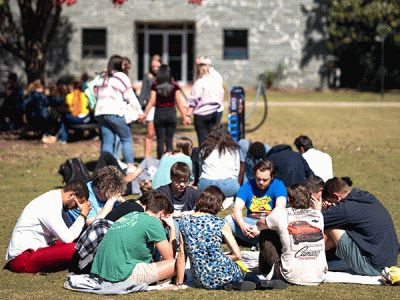 Students gather on The Quad to pray with mission agency representatives. (Photo by Noah Allard)