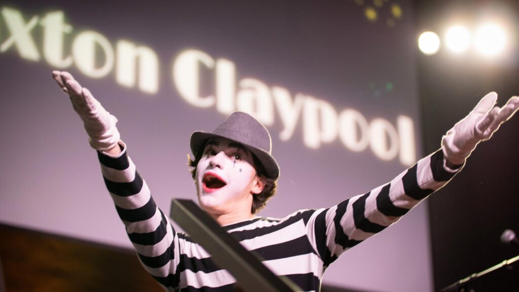 A Braxton Claypool performs as a mime.