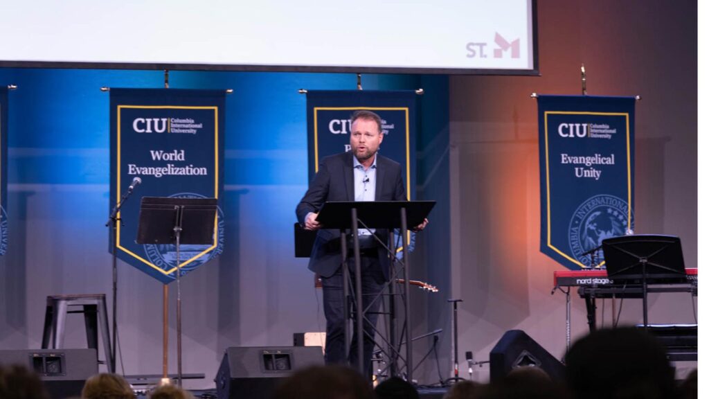 Dr. Raphael Anzenberger