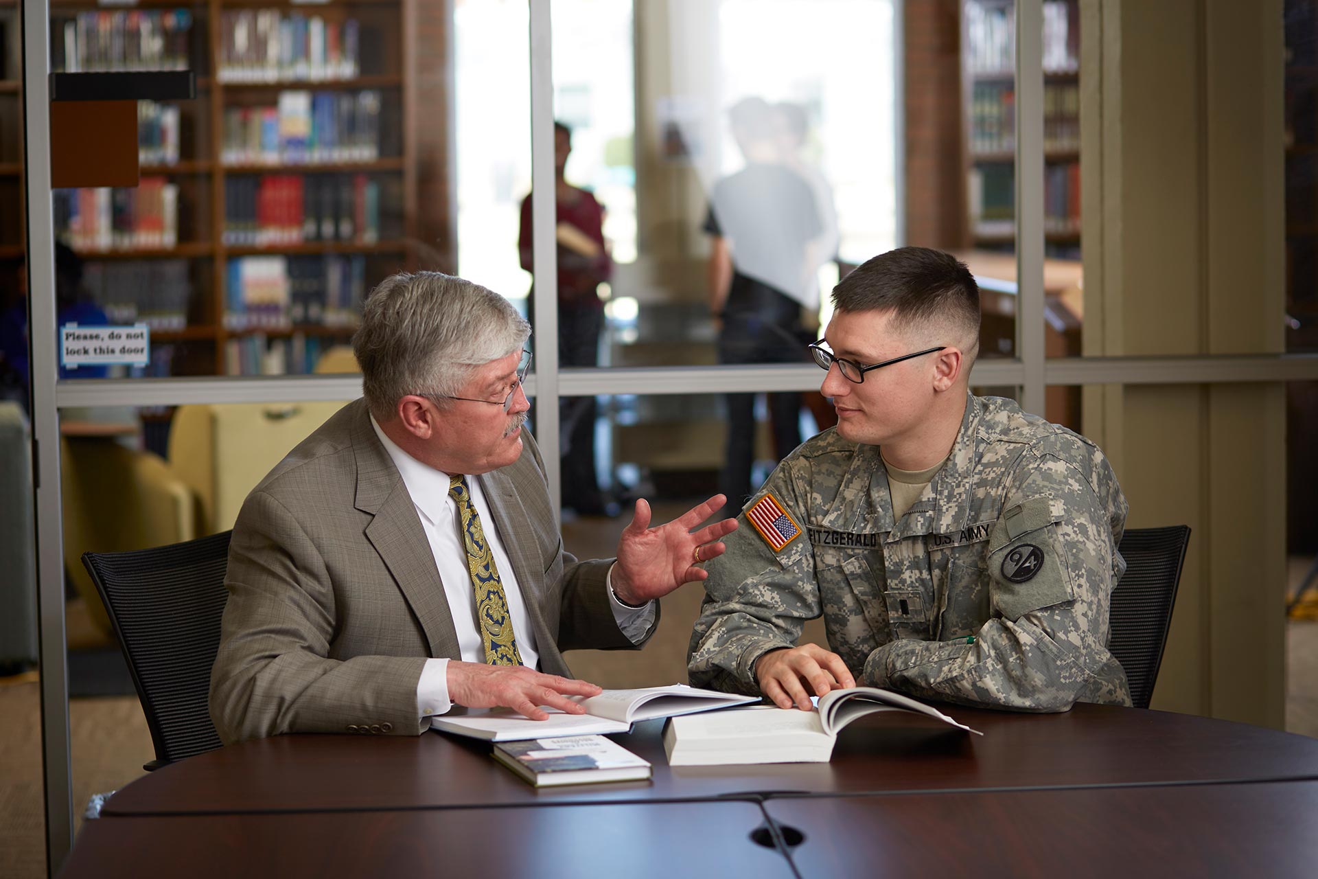 Dr. Mike Langston meets with a chaplaincy student.