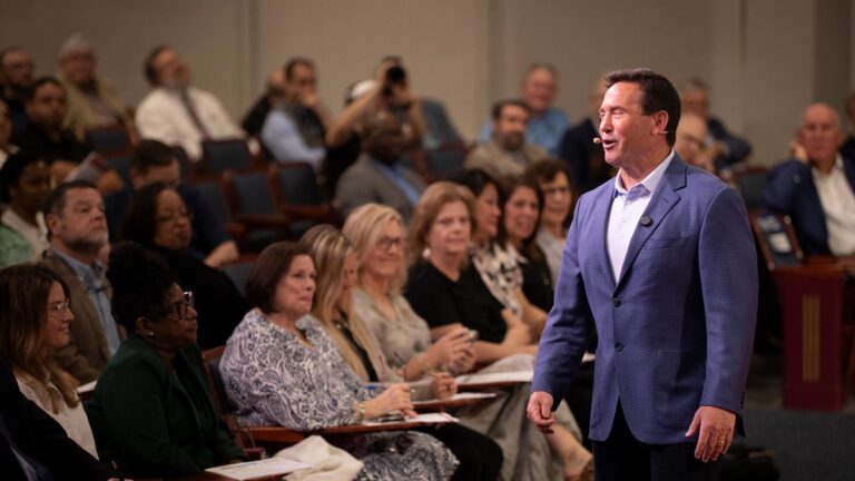 Jon Gordon speaks at CIU
